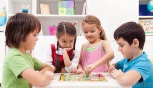kids-playing-board-games